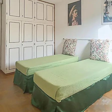 2 Bedroom Beautiful In 아파트