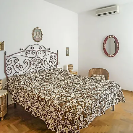Apartment Gorgeous In *