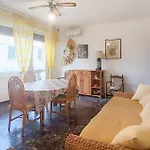 2 Bedroom Beautiful In Apartament *