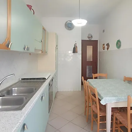 2 Bedroom Beautiful In דירה מרינה די קמפו