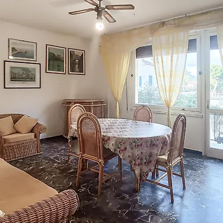 2 Bedroom Beautiful In מרינה די קמפו