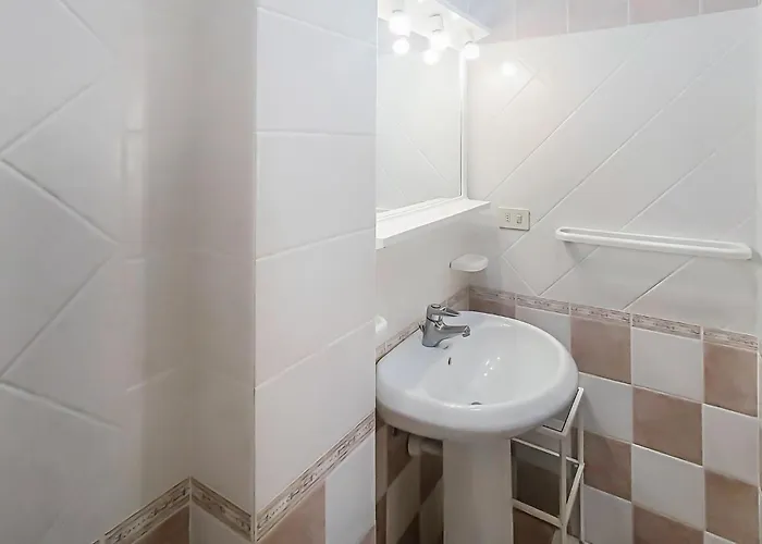 דירה Lovely In *